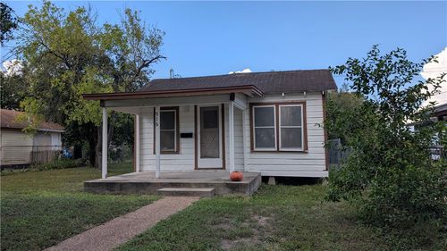 916 E Henrietta Ave, Kingsville, TX, 78363-4650 | Card Image