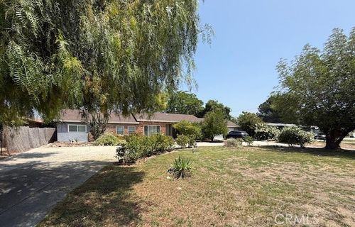 984 E Lynwood Dr, San Bernardino, CA, 92404-2545 | Card Image