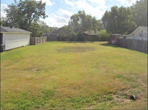 2011 Avenue E, Nederland, TX, 77627-5204 | Card Image