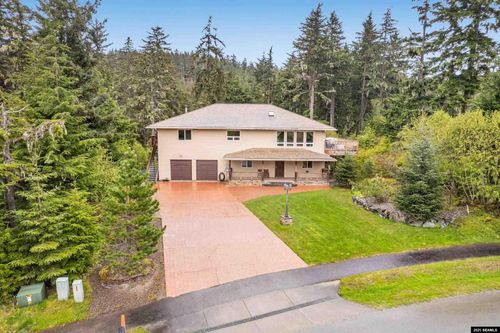 1091 Reischl Way, Juneau, AK, 99801-6832 | Card Image