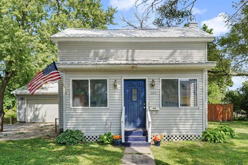 302 8th Ave Ne, Independence, IA, 50644-2051 | Card Image