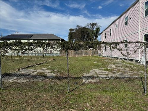 4137 Willow St, New Orleans, LA, 70115-6837 | Card Image