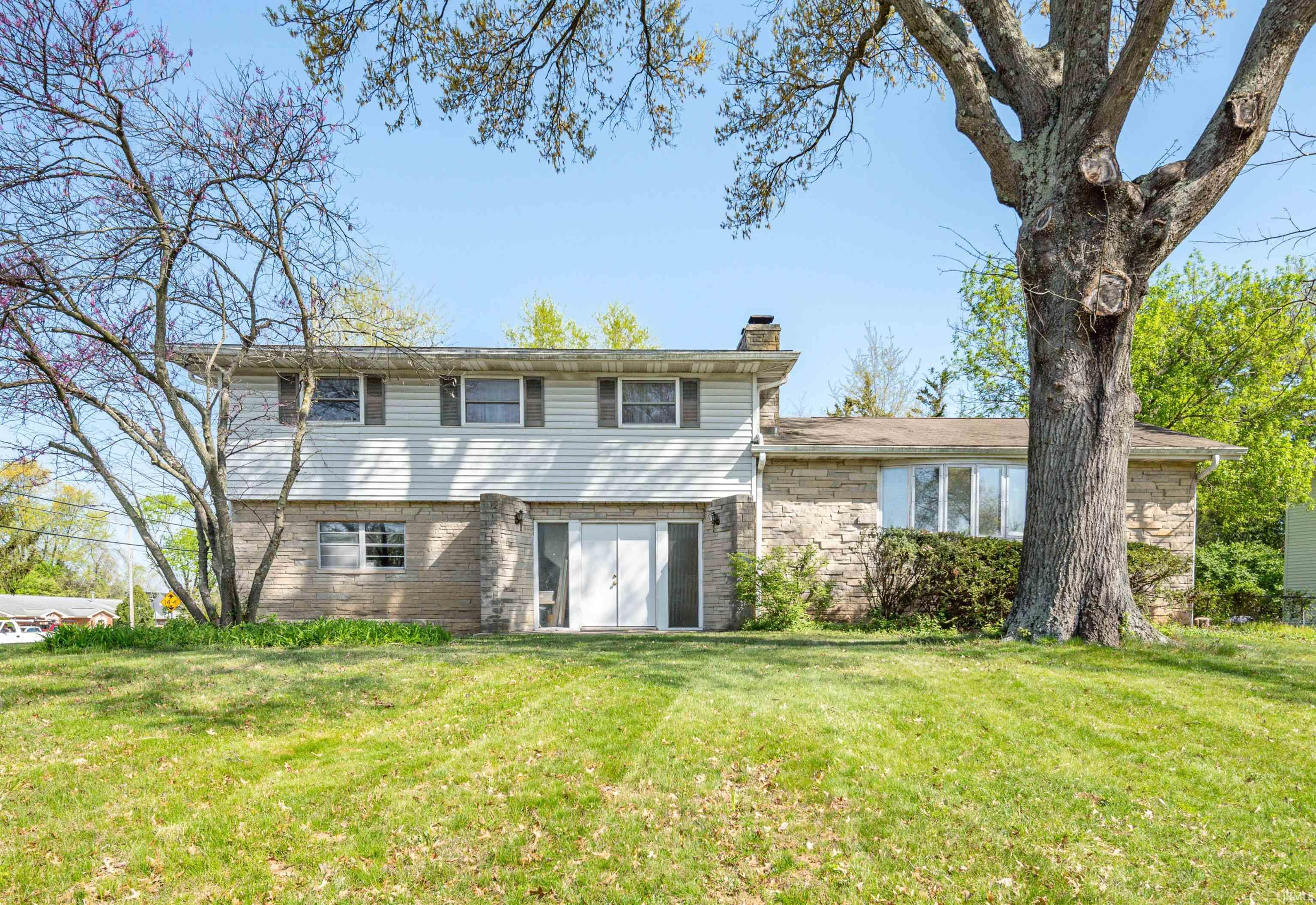 3901 E Morningside Drive, For Sale in Bloomington Zoocasa