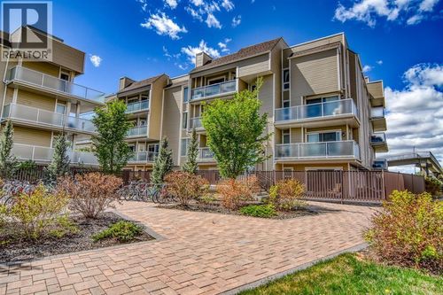 3727 42 St Nw, Calgary, AB, T3A2W3 | Card Image