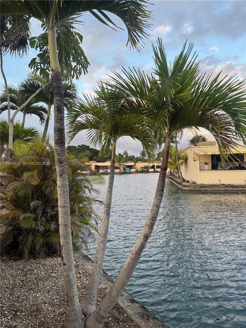 7000-7000 Crown Gate Ct, Miami Lakes, FL, 33014-2004 | Card Image