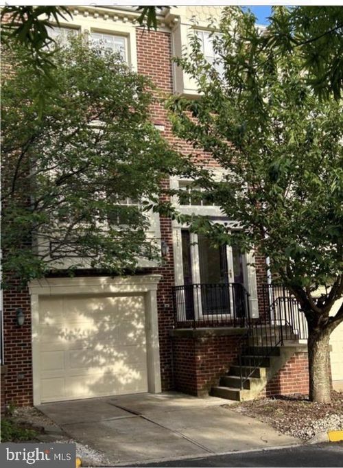 111 Maximillian Ct Sw, LEESBURG, VA, 20175-2711 | Card Image
