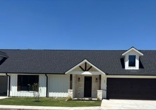 202 E Ewell Street, Granbury, TX, 76048 | Card Image