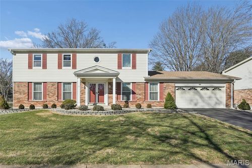 1529 Woodroyal East Drive, Chesterfield, MO, 63017 | Card Image