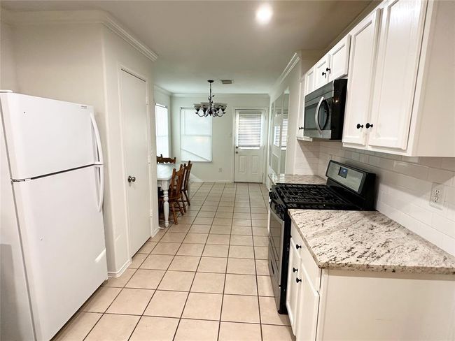 7907 Fire Thorn Ln, House other with 3 bedrooms, 2 bathrooms and 2 parking in Cypress TX | Image 7