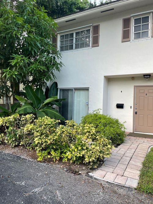 3141-3141 N Palm Aire Dr, Pompano Beach, FL, 33069-3803 | Card Image
