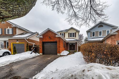 33 Mossgrove Court, Clarington, ON, L1E1P4 | Card Image