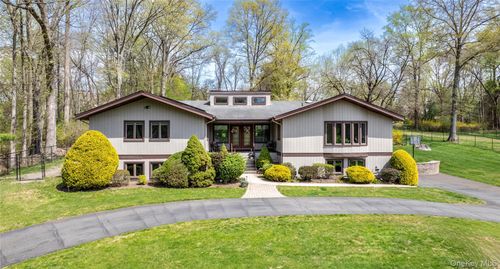 102 Robinhood Ln, New City, NY, 10956-6621 | Card Image