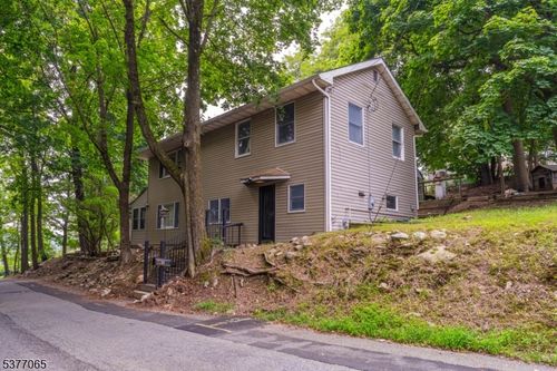 8 Hillside Ave, Stanhope, NJ, 07874-2913 | Card Image
