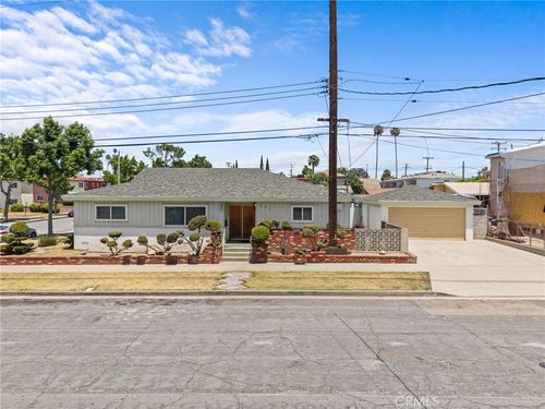 301 E Buckthorn St, Inglewood, CA, 90301-3417 | Card Image