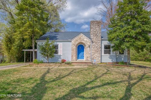 1115 W Parkway Ave, Knoxville, TN, 37912-3220 | Card Image