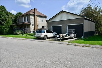 27 Meadow St, House other with 4 bedrooms, 2 bathrooms and 4 parking in Cobden ON | Image 3