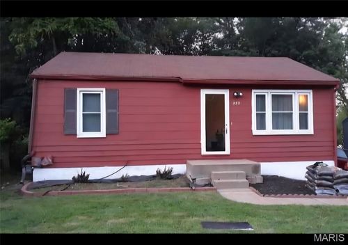 233 Connolly Dr, Saint Louis, MO, 63135-1022 | Card Image