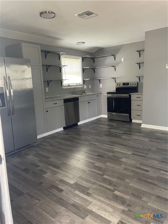 700 3rd Street, House other with 2 bedrooms, 1 bathrooms and null parking in Edna TX | Image 9