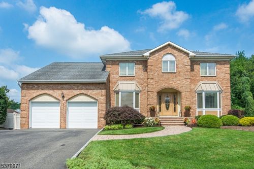 14 Winfield Ct, Fairfield, NJ, 07004-1204 | Card Image