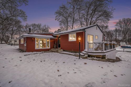 5995 Paramus, Clarkston, MI, 48346-2430 | Card Image