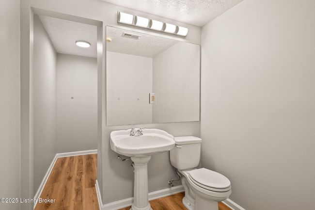 10707 Hickory Cove Ct, House other with 3 bedrooms, 4 bathrooms and null parking in Louisville KY | Image 32
