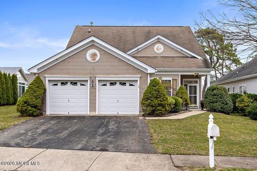 43 Silverspring Dr, Lakewood, NJ, 08701-7506 | Card Image