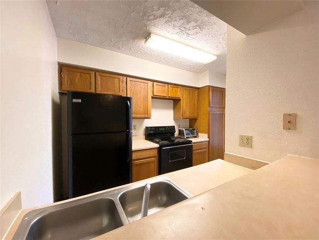 UNIT-903 - 10555 Turtlewood Ct, Townhouse with 2 bedrooms, 2 bathrooms and null parking in Houston TX | Image 9