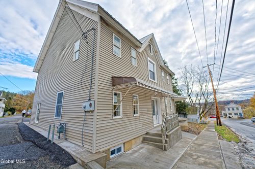 2 Cemetery St, Fonda, NY, 12068-4846 | Card Image