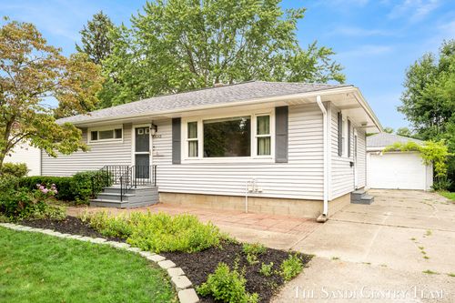 1015 Taylor Ave, Grand Haven, MI, 49417-2272 | Card Image
