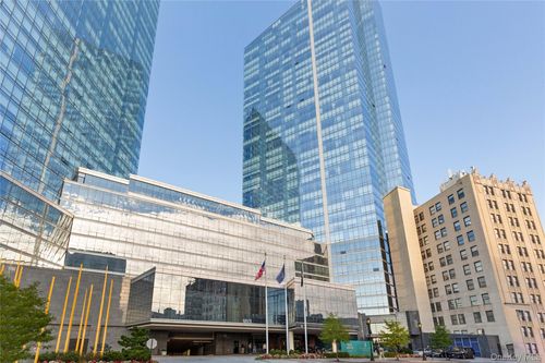 33g-v7g-1 Renaissance Square, White Plains, NY, 10601 | Card Image