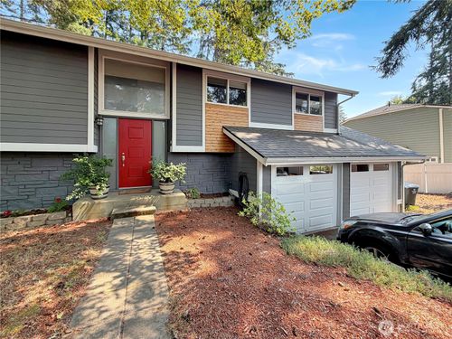 1162 Grow Ave Nw, Bainbridge Island, WA, 98110-1787 | Card Image
