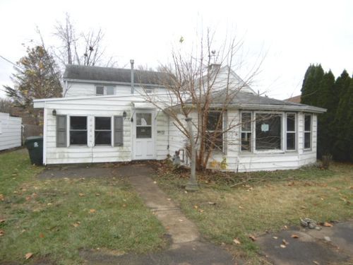 214 E 3rd St, Aroma Park, IL, 60910-1012 | Card Image