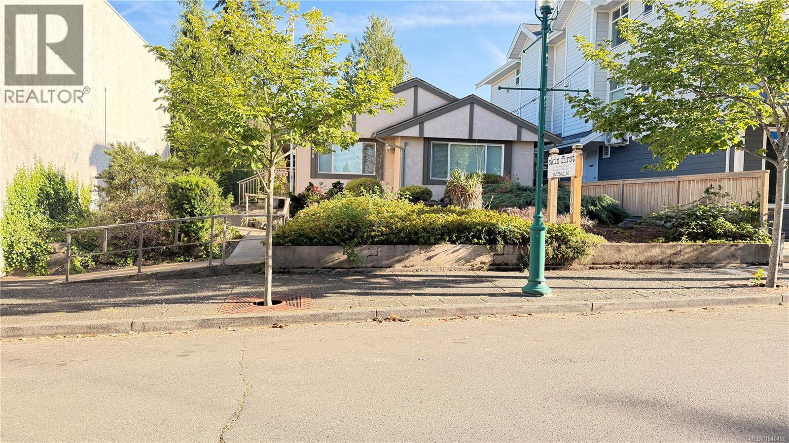 Commercial Lease in Qualicum Beach 3