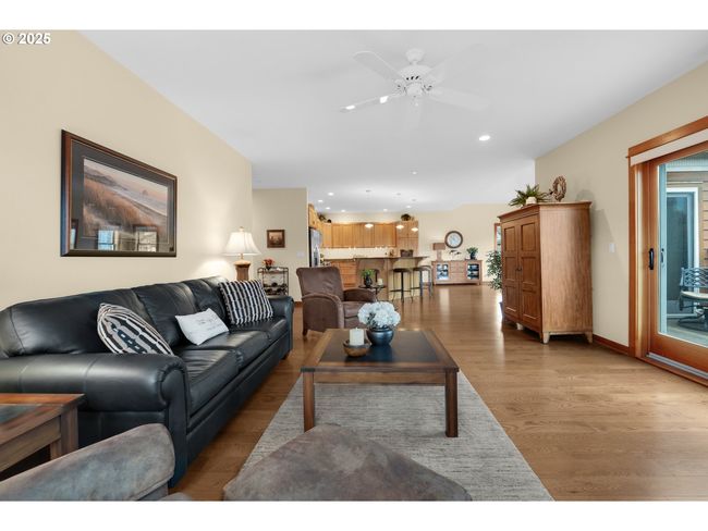 APT-201 - 123 S Hemlock St, Condo with 3 bedrooms, 2 bathrooms and null parking in Cannon Beach OR | Image 17