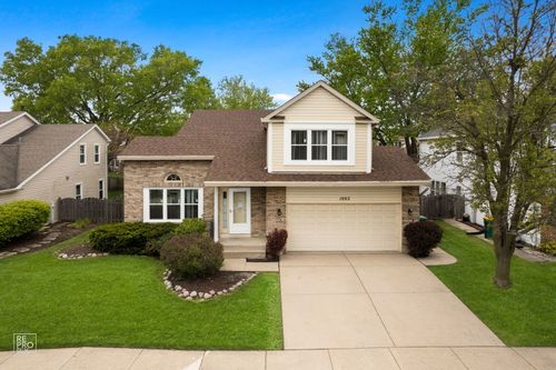 1002 Hobson Dr, Buffalo Grove, IL, 60089-7044 | Card Image