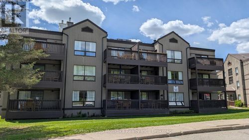 53-303 Summit Lodge Drive, Huntsville (Chaffey), ON, P1H2E8 | Card Image