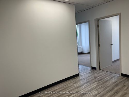 402-3335 Yonge St, Toronto, ON, M4N2M1 | Card Image