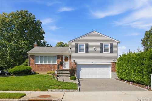 840 Carolyn Court, Hempstead, NY, 11783 | Card Image