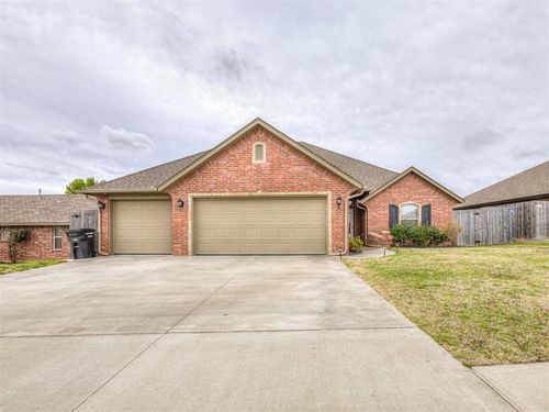 517 Cottonwood Drive, Moore, OK, 73160 | Card Image