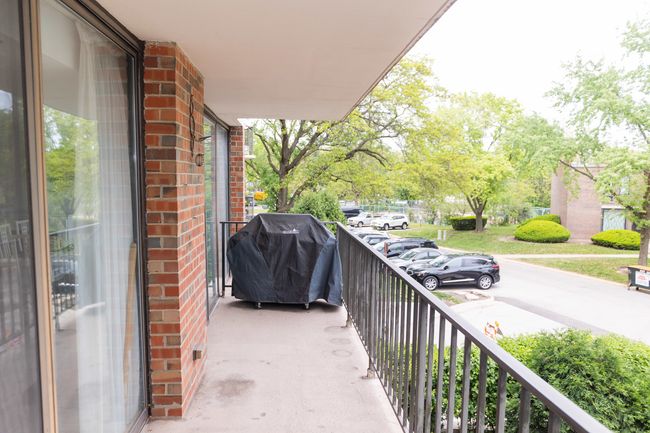 APT-208 - 2 S Atrium Way, Condo with 1 bedrooms, 2 bathrooms and 2 parking in Elmhurst IL | Image 9