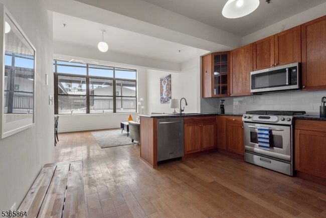 APT-219X - 300 Communipaw Ave, Townhouse with 3 bedrooms, 2 bathrooms and null parking in Jersey City NJ | Image 8