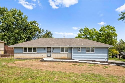 1208 E Red Bridge Rd, Kansas City, MO, 64131-3607 | Card Image