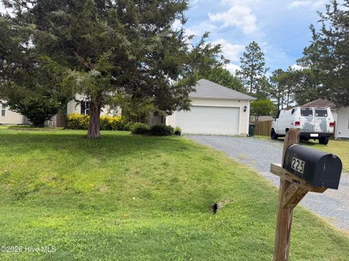 225 Woodgreen Ln, Aberdeen, NC, 28315-4191 | Card Image