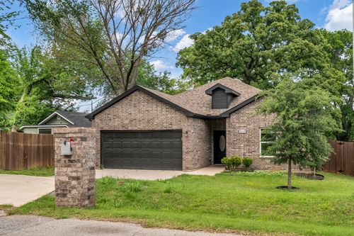 2315 W Bond St, Denison, TX, 75020-1634 | Card Image
