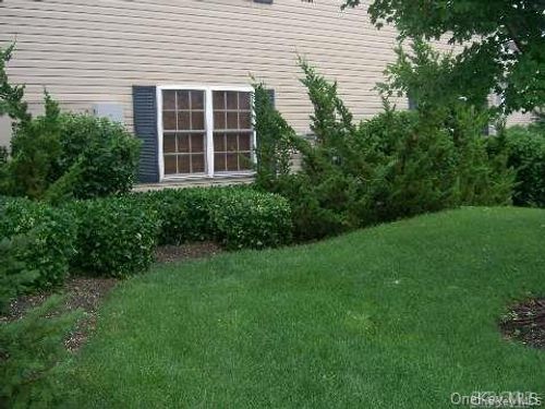 833 Madeira Blvd, Huntingtn Sta, NY, 11747-5277 | Card Image