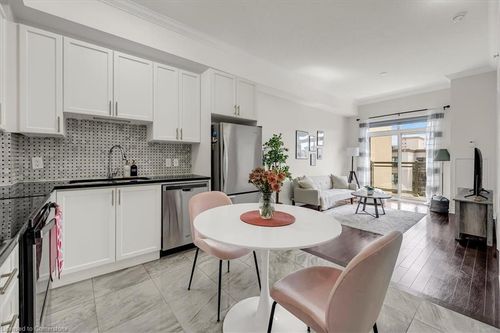 819-2486 Old Bronte Rd, Oakville, ON, L6M0Y4 | Card Image