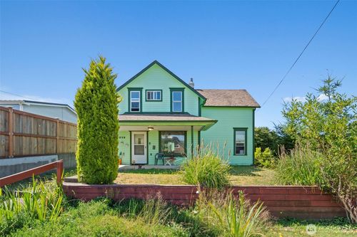 806 California St, Raymond, WA, 98577-9642 | Card Image