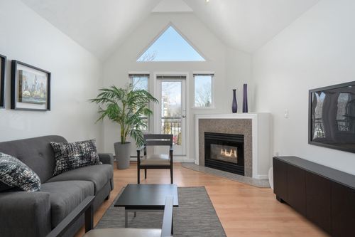 301-1928 E 11th Ave, Vancouver, BC, V5N1Z2 | Card Image