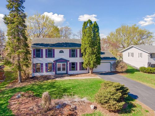 812 Oriole Ln, Chaska, MN, 55318-1132 | Card Image