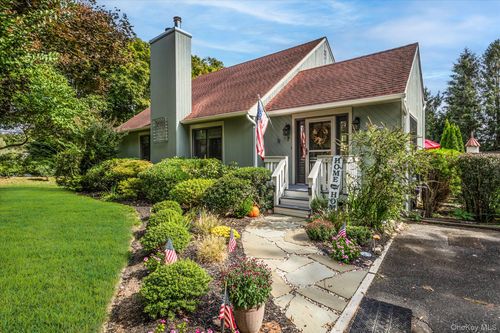 7 Eileen Cir, Jamesport, NY, 11947-3000 | Card Image